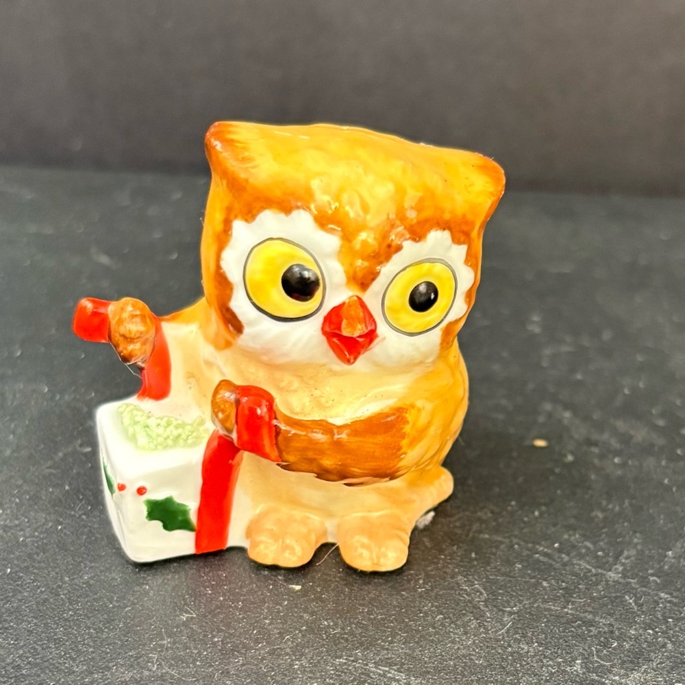 Vintage Suzy's Zoo OWL Christmas Figurine Miniature 1978 Approx. 1.5” Tall